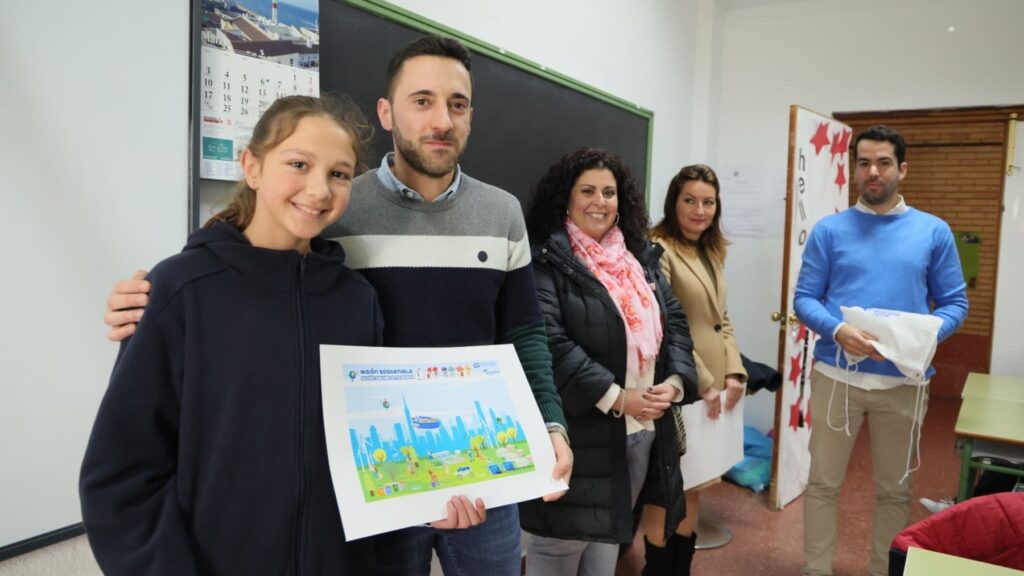 África Lledó y Natalia Vilasuso, de Rota, premiadas en el concurso digital de Aqualia