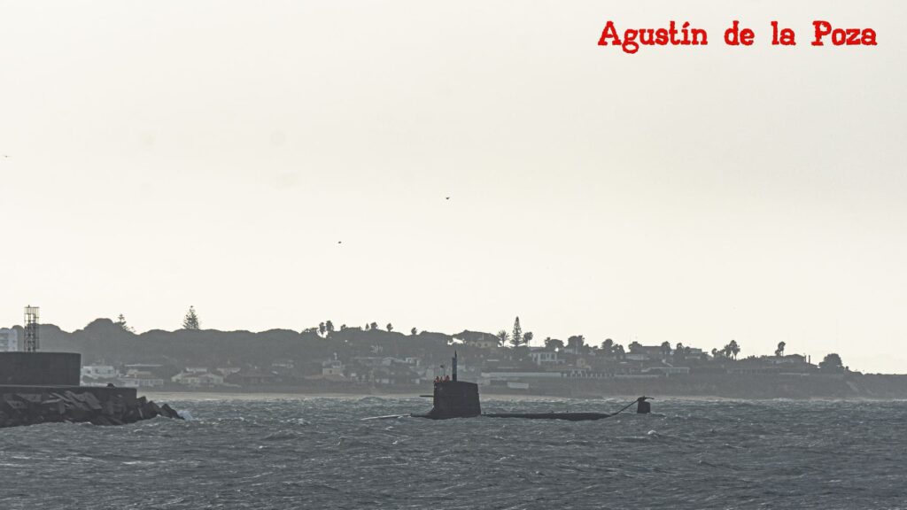 Zarpa desde Rota el submarino Isaac Peral.