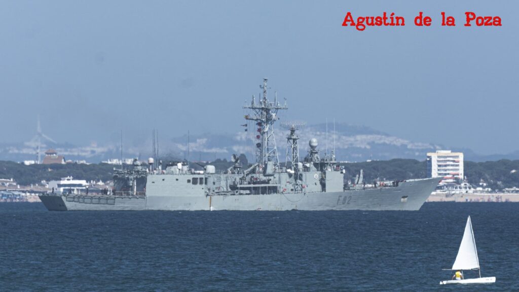 Dos fragatas de la Armada en Motril tras un despliegue multinacional