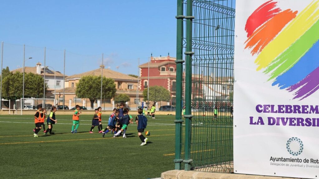 Rota celebra unas jornadas deportivas contra la LGTBIfobia con equipos prebenjamines