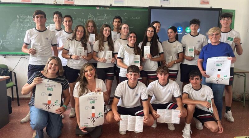Alumnado del colegio Pozo Nuevo de Rota en la campaña contra el tabaco