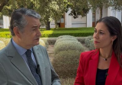 Antonio Sanz y Auxiliadora Izquierdo en el Parlamento de Andalucía