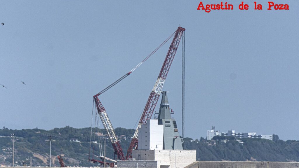La Base Naval de Rota inicia la integración de una torre construida en Galicia