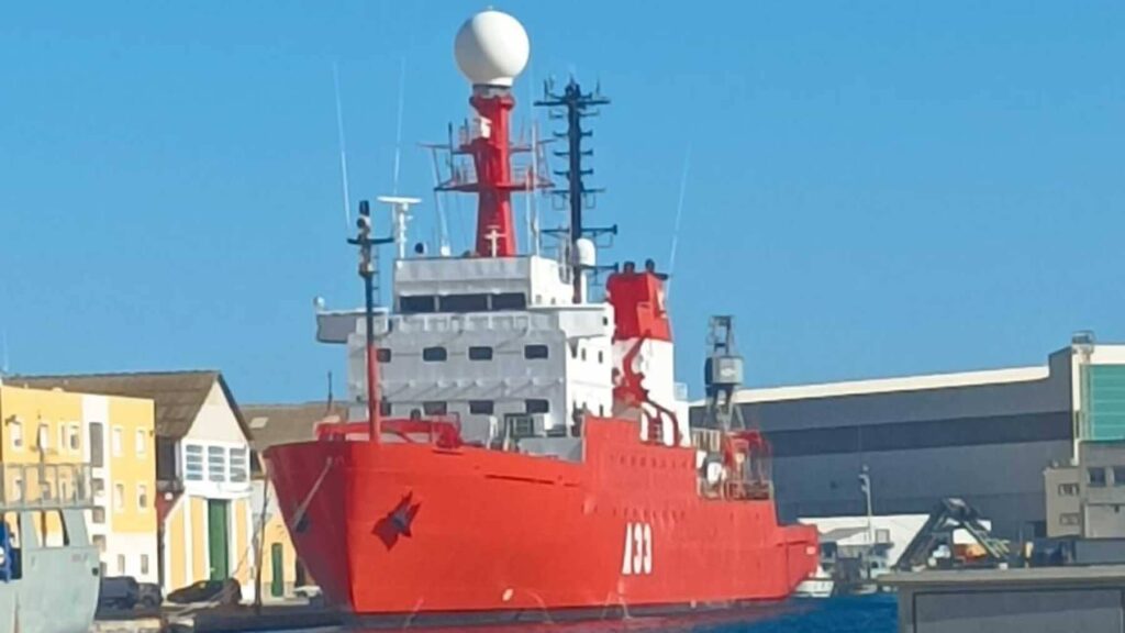 Escala técnica del Hespérides en la Base Naval de Rota tras misión científica