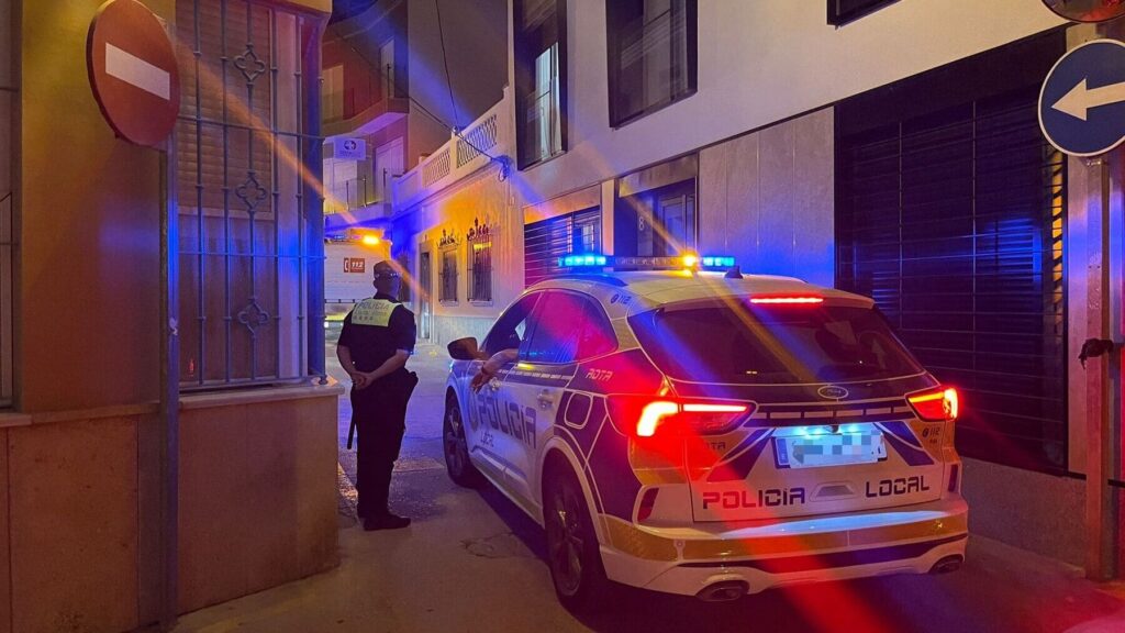 Incendio en calle Virgen de los Reyes de Rota