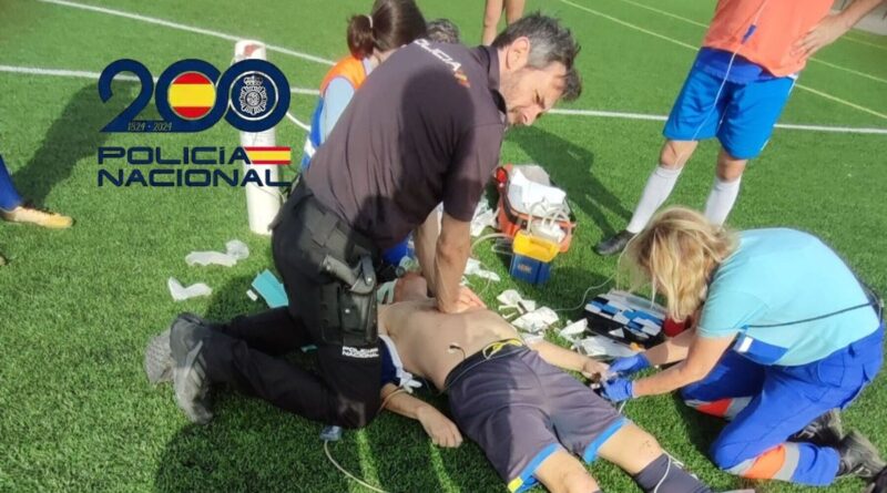 Policía Nacional realizando la RCP