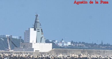 La estructura del CIST de la F-110 ya se encuentra instalada junto al espigón del muelle uno