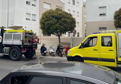 Incendio en una vivienda de la avenida La Matea de Rota