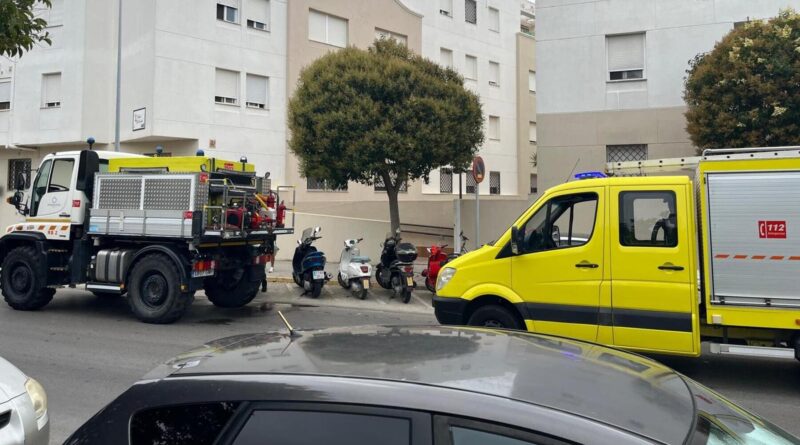 Incendio en una vivienda de la avenida La Matea de Rota