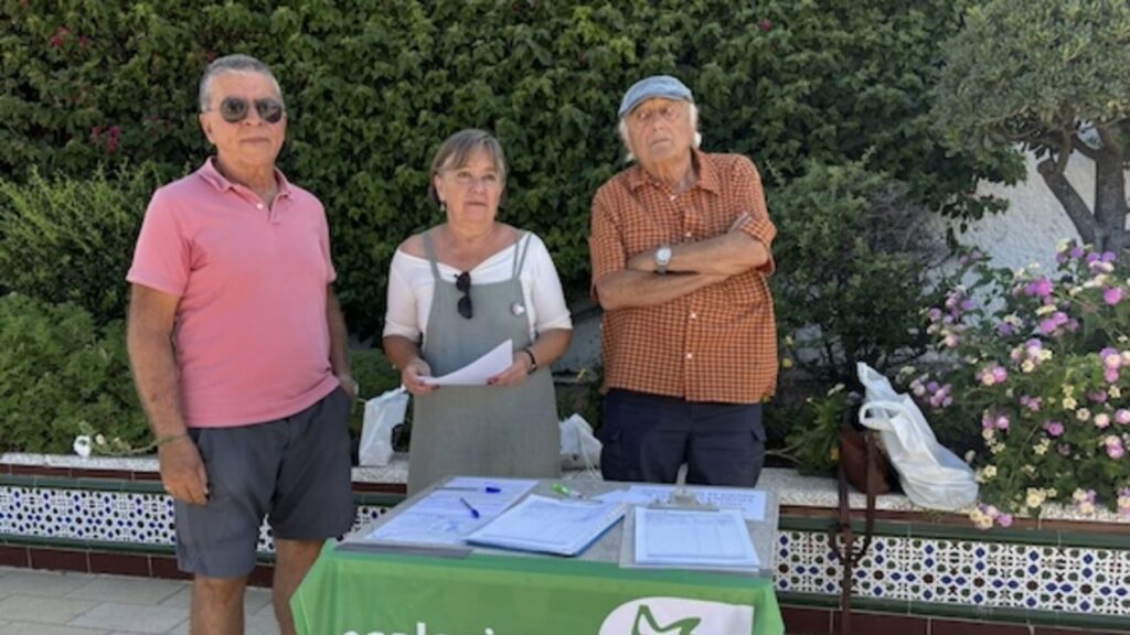 Ecologistas en Acción de Rota exige el fin de las duchas y lavapiés en las playas