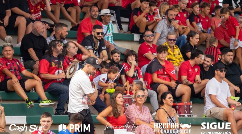 La afición de la U.D. Roteña se hizo sentir en el Antonio Pazos Monago