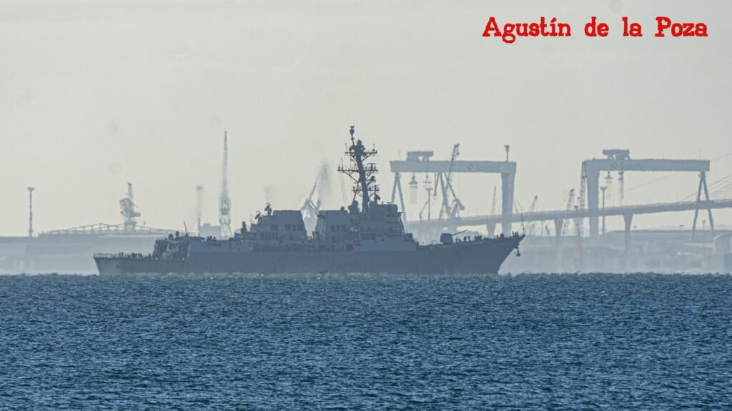 El USS Truxtun parte de la Base Naval de Rota tras el ejercicio Bright Star 25