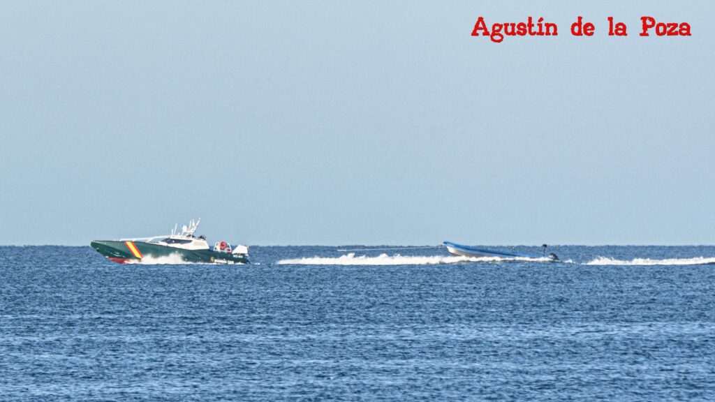 Río Iro patrullera superrápida de la Guardia Civil operando frente a Rota