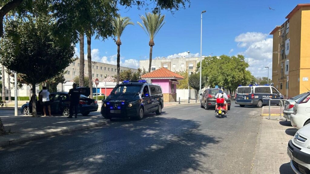 Intervención de la Policía Nacional en Rota con un detenido y varias actas levantadas