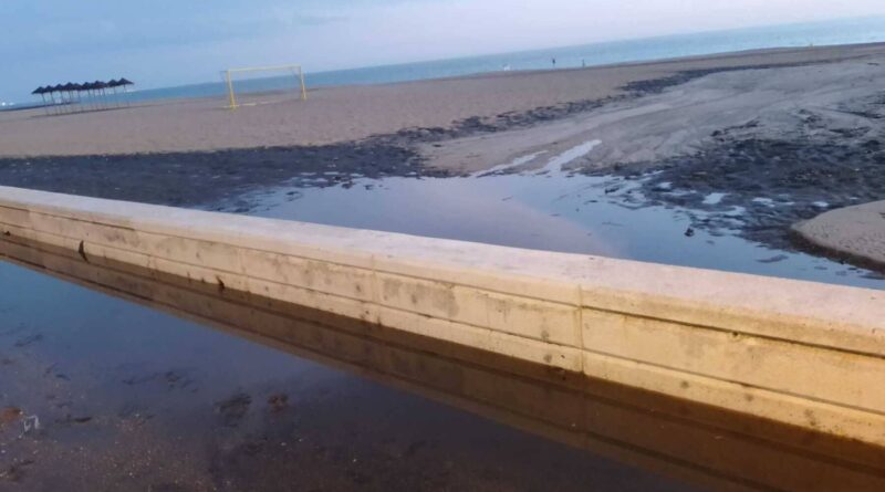 Verdes Equo Rota critica que tras casi diez años y millones invertidos persistan los vertidos al mar