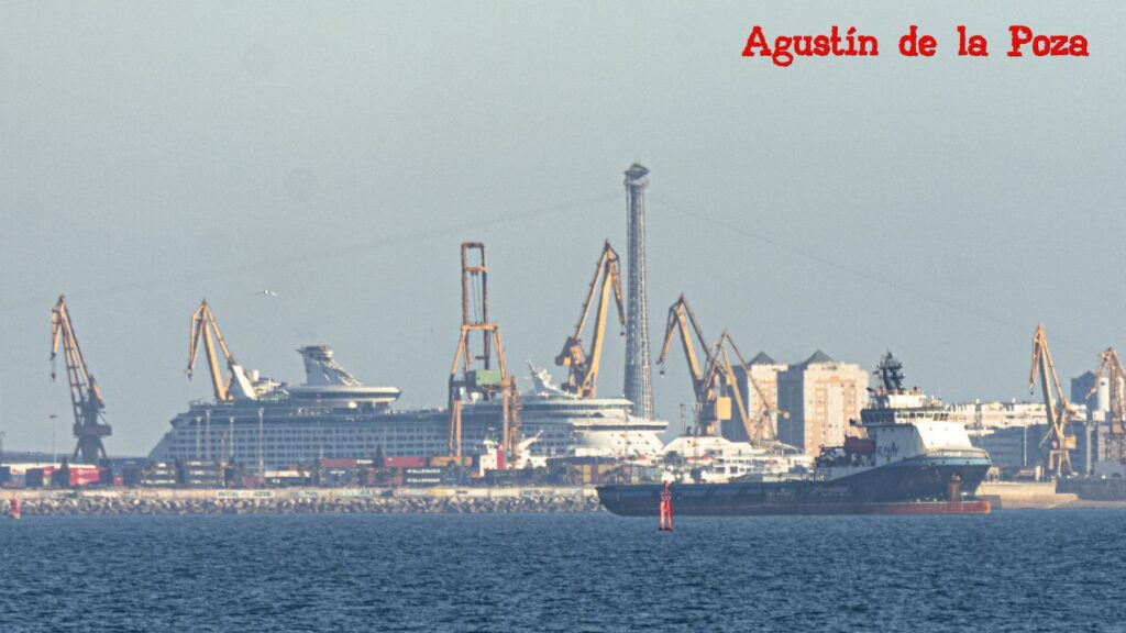 Escala del Crest Apollo en Cádiz tras su paso por rutas asiáticas y australianas