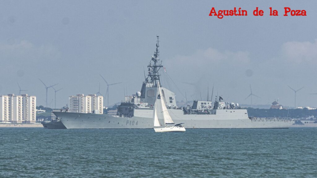 La fragata Méndez Núñez de la Armada realiza parada técnica en la Base Naval de Rota