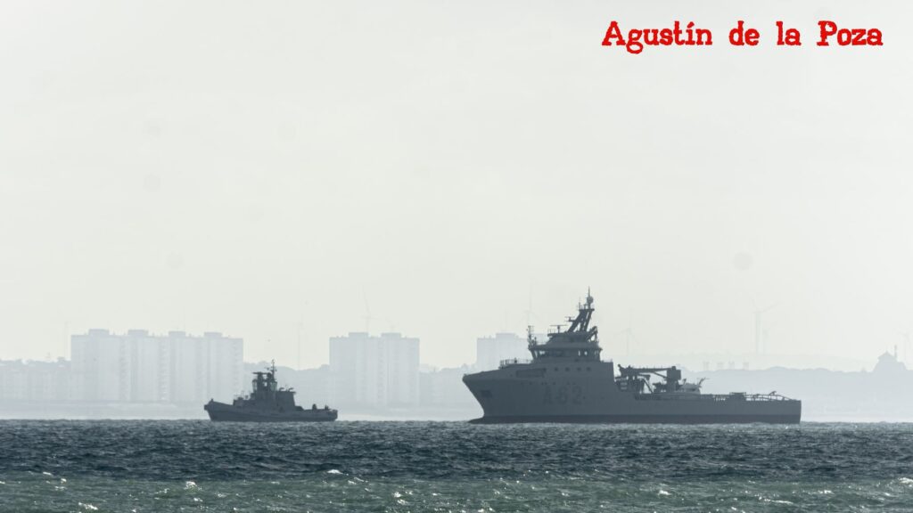 El Cartagena A-62 realiza escala en Rota dentro de su actividad con la Armada