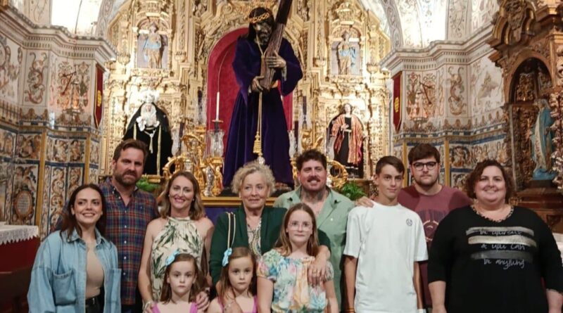 La Hermandad del Nazareno de Rota bendice la nueva cruz arbórea para la Misión