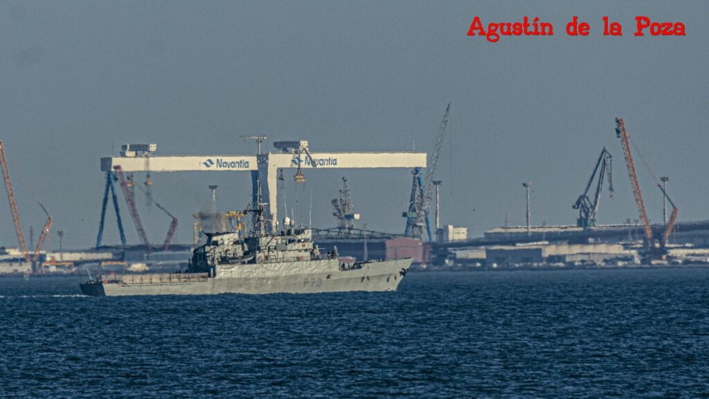 La Armada analiza avances industriales y tecnológicos en centros de Navantia
