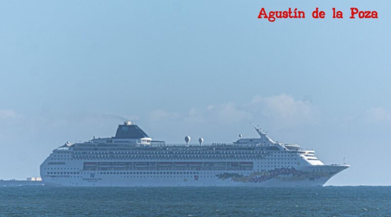 El Norwegian Sky parte de Cádiz con destino a Lisboa