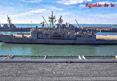 Fragata Victoria atracada en la Base Naval de Rota.