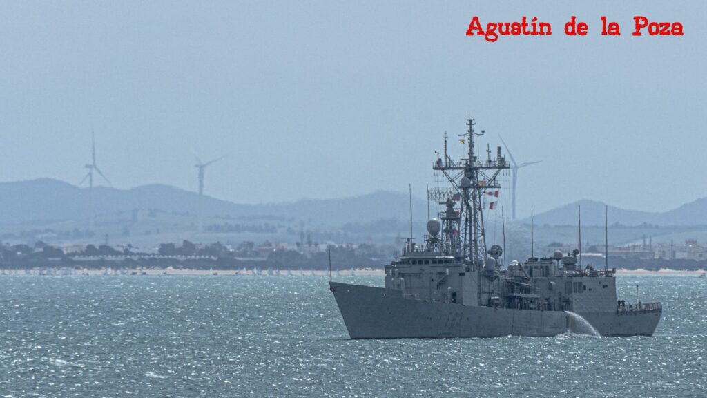 La Armada recibe en Rota a la fragata Numancia tras el ejercicio MAES 25