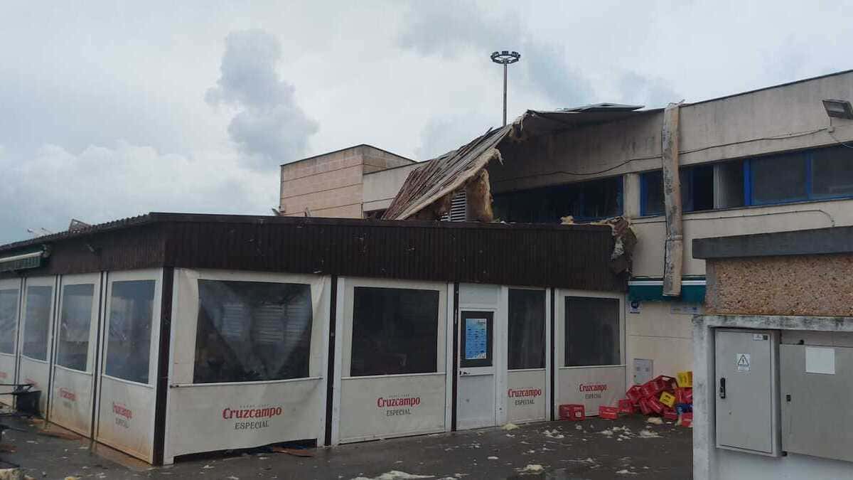 Daños en el tejado de la Cooperativa de Pescadores de Rota