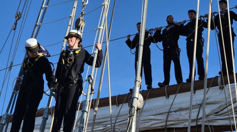La Armada inicia el 98 crucero de instrucción del Juan Sebastián de Elcano
