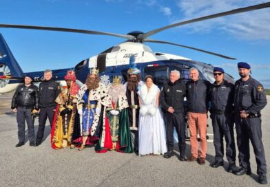 Los Reyes Magos ya están en Rota tras su llegada en helicóptero Los Reyes Magos ya están en Rota tras su llegada en helicóptero