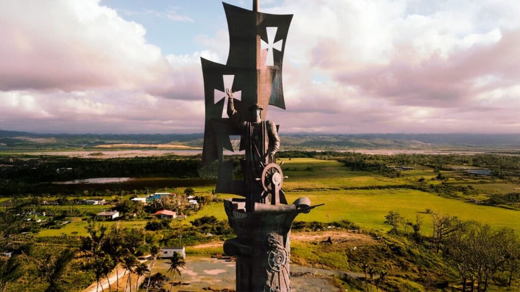 Monumento Cristobal Colon en Arecibo
