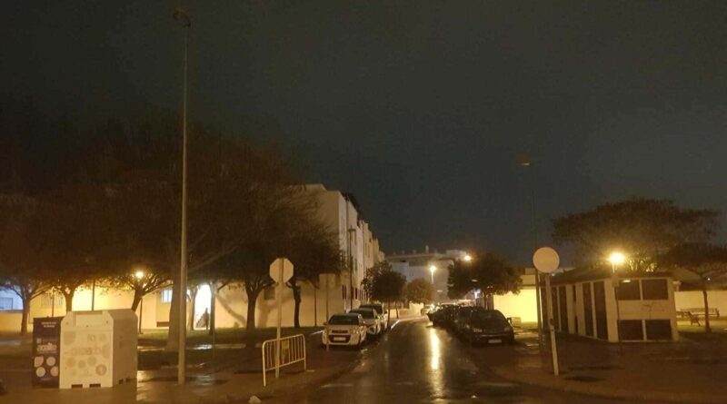 Nueve farolas de la calle Campillo de Rota se encuentran apagadas