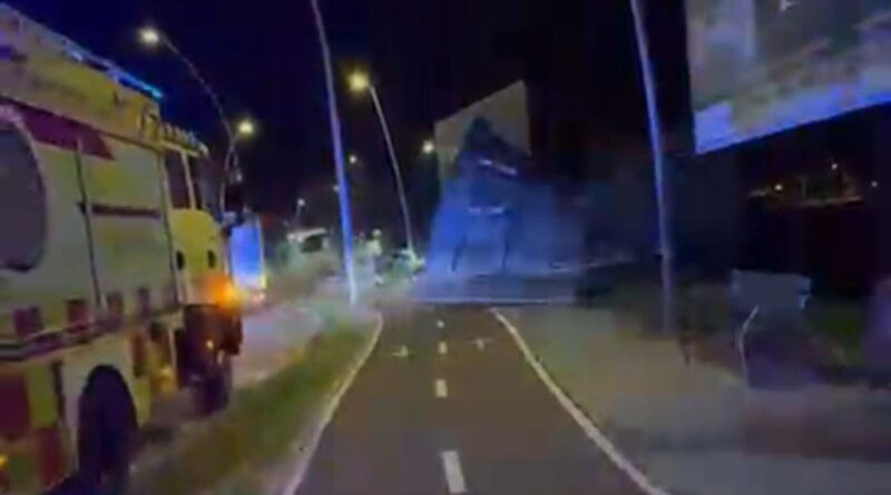 Caída de la valla publicitaria en la entrada de Rota