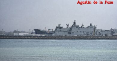 El portaeronaves Anadolu y el Juan Carlos I coinciden en la Base Naval de Rota