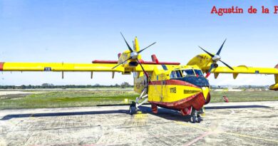 Las aeronaves regresan a la Base Naval de Rota tras la exhibición en Palos