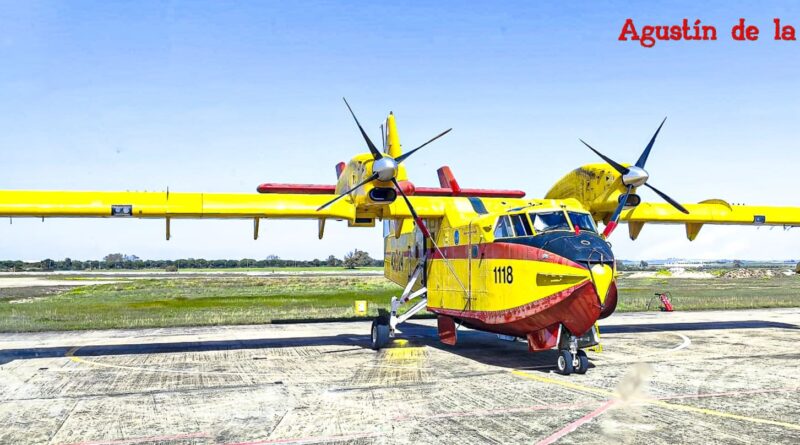 Las aeronaves regresan a la Base Naval de Rota tras la exhibición en Palos