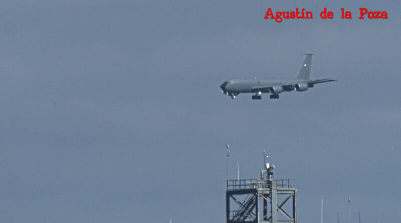 Aviones cisterna KC 135R Stratotanker aterrizan en la Base Naval de Rota