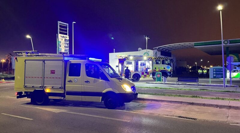 Incendio en la gasolinera BP de Rota