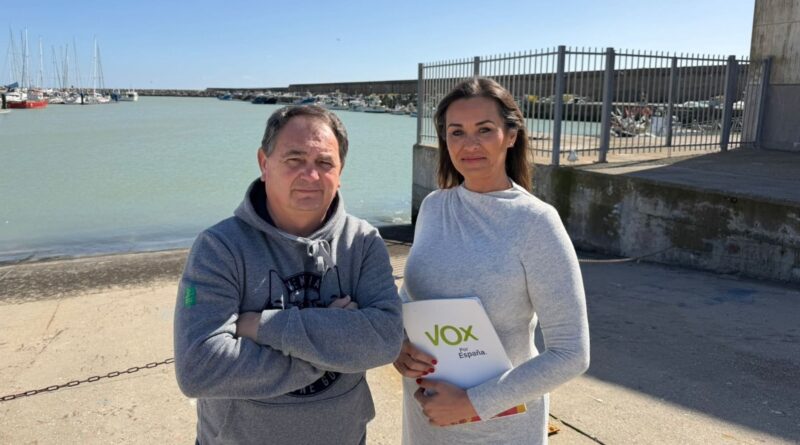 Silvia Bellido junto al presidente de la Cooperativa de Pescadores Mar de Rota, Juan José González