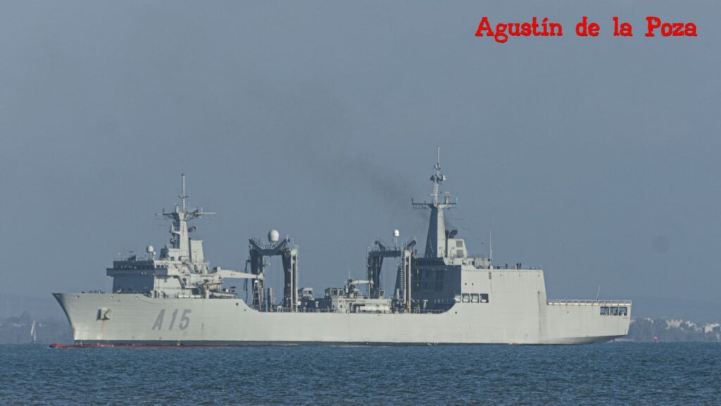 La Armada apoya en el Mediterráneo a la fragata Cristóbal Colón con el BAC Cantabria