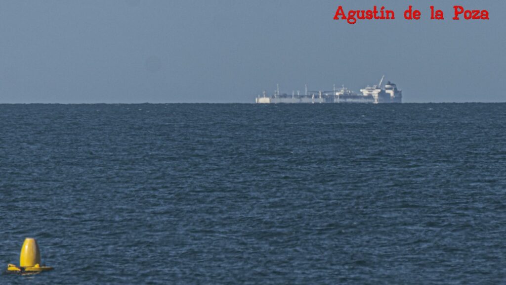 El fondeadero de Cádiz concentra tráfico de gas natural licuado en tránsito internacional