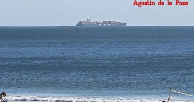 El MSC Pratiti navega frente a Rota tras salir de Cádiz rumbo a Nueva York con carga española