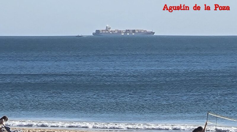El MSC Pratiti navega frente a Rota tras salir de Cádiz rumbo a Nueva York con carga española