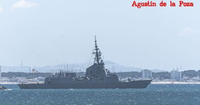 La Armada participó con la F-101 en maniobras aeronavales junto al portaaviones Charles de Gaulle