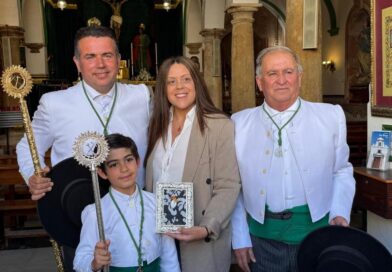 La Hermandad de San Isidro entrega una histórica medalla al Cristo de la Veracruz en un acto cargado de simbolismo