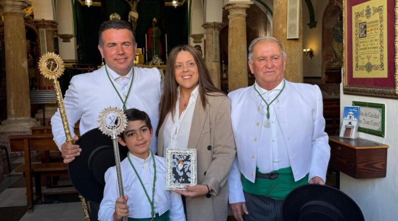 La Hermandad de San Isidro entrega una histórica medalla al Cristo de la Veracruz en un acto cargado de simbolismo