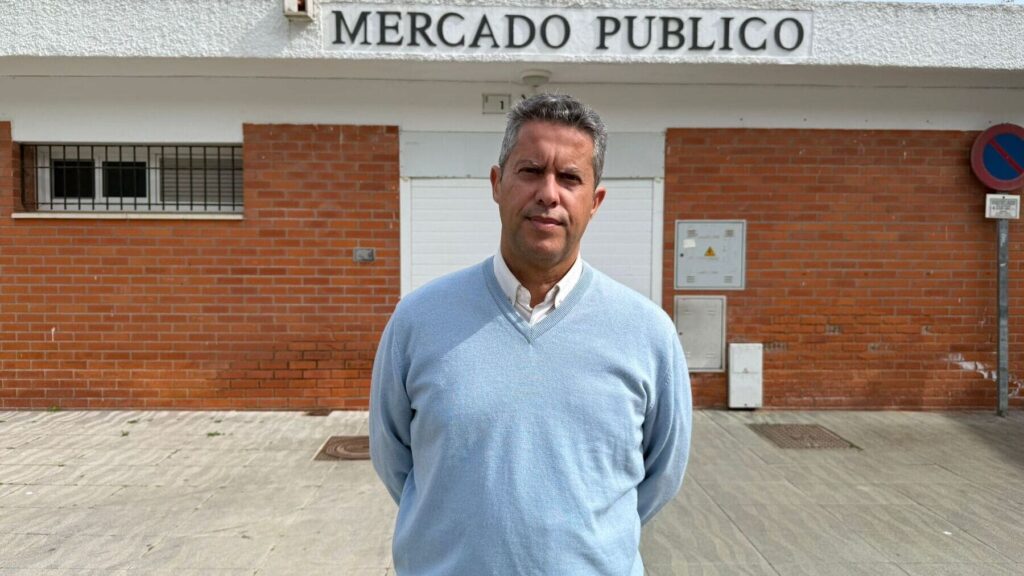 Daniel Cros, concejal del Partido Popular de Rota, en rueda de prensa