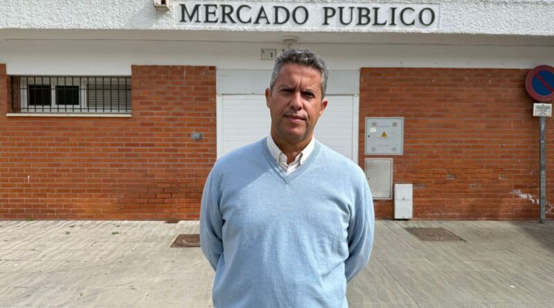 Daniel Cros, concejal del Partido Popular de Rota, en rueda de prensa