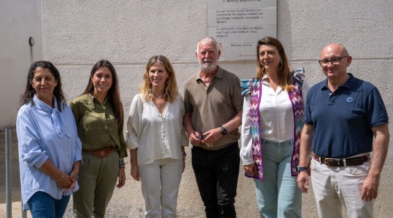 Representantes del Partido Popular con miembros de AFA El Arenal de Rota
