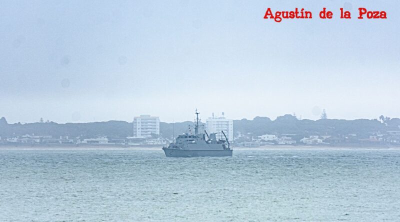La Armada demuestra su capacidad de vigilancia submarina con drones y buzos en Almería